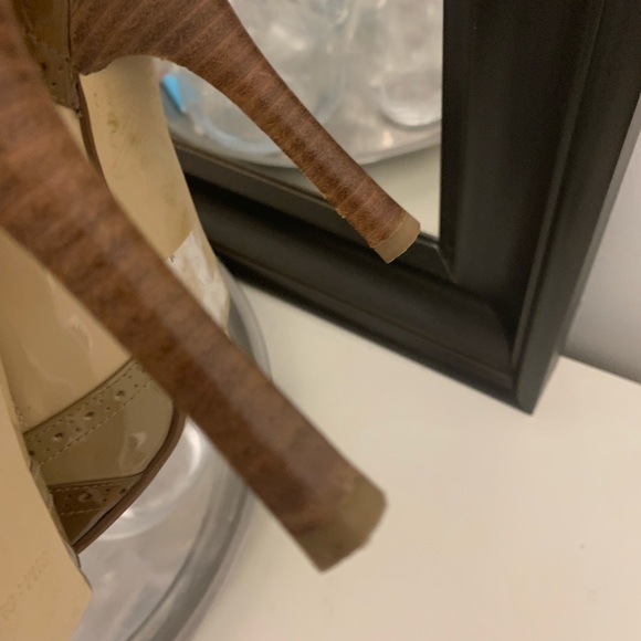 Guess like New Marciano gorgeous shoes9.5 2 tone patent leather . - Picture 9 of 10